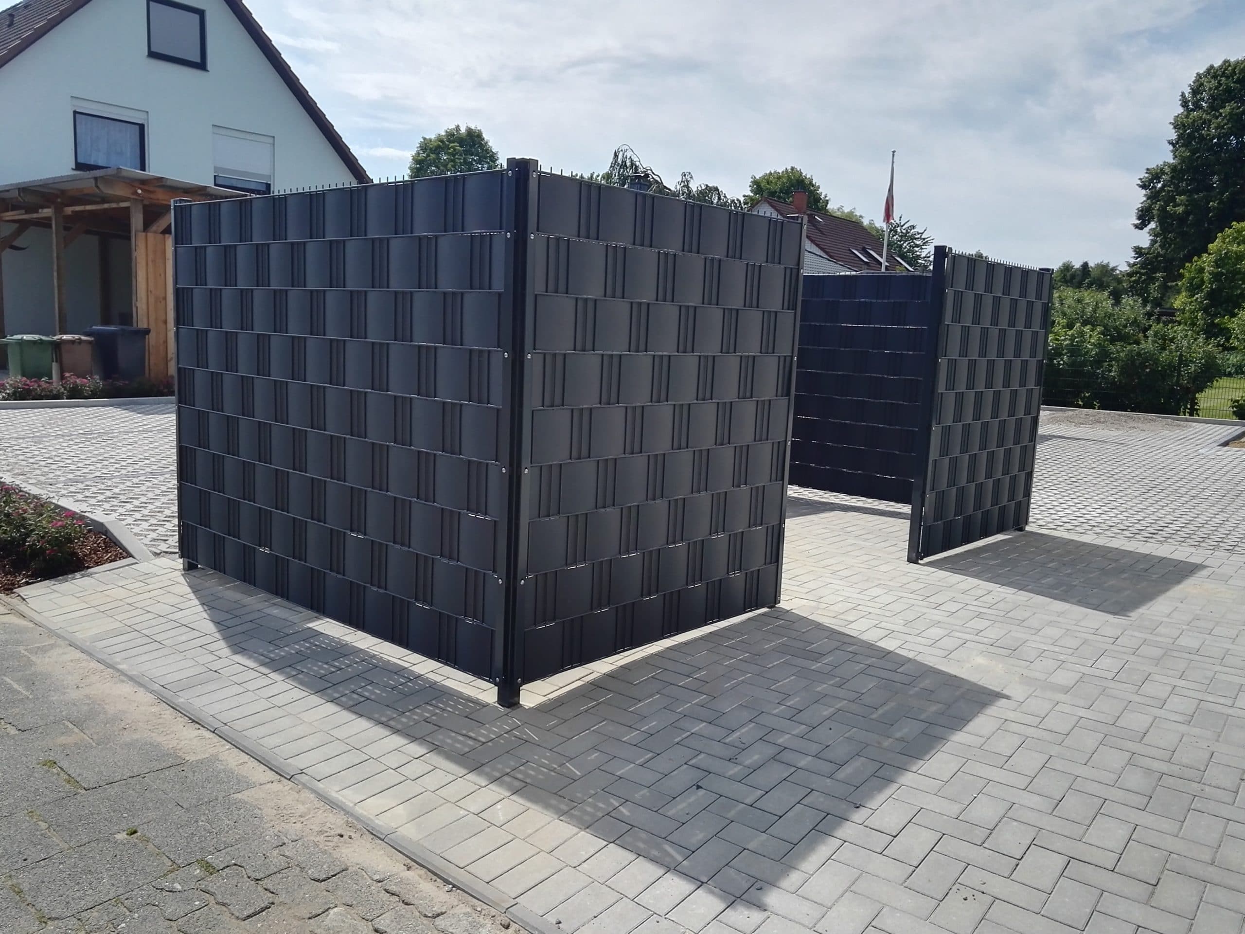 Sichtschutzzaun-mit-PVC-Streifen4-scaled